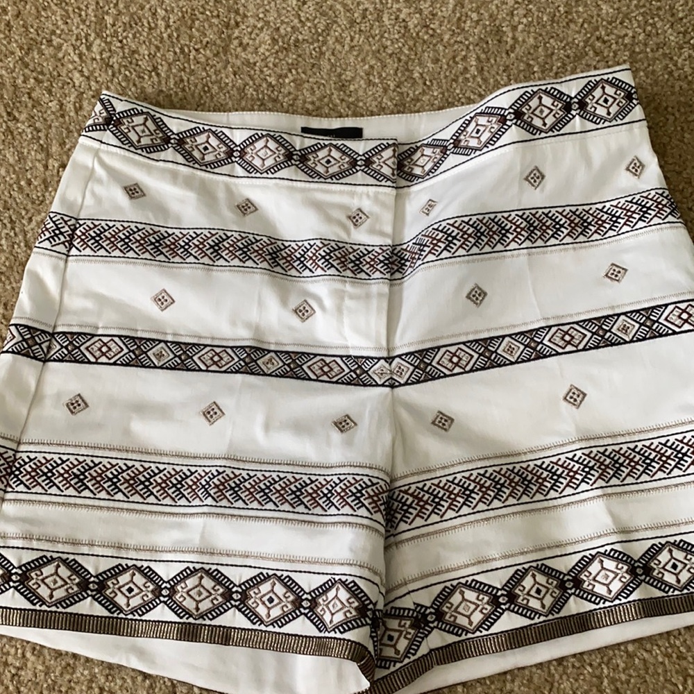 White House Black Market 5 inch embroidered short